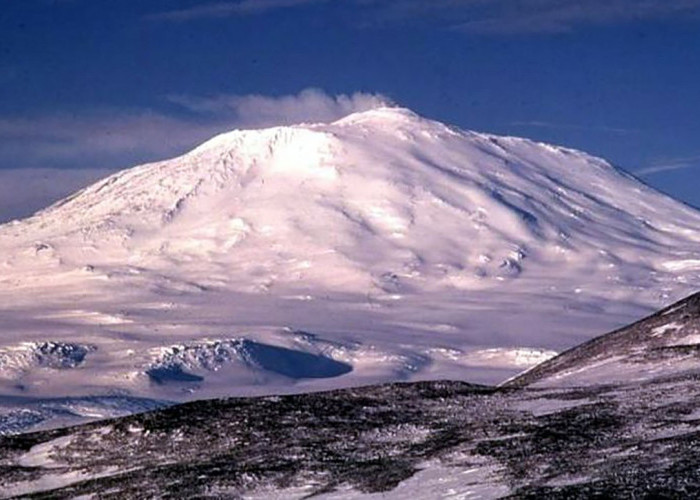 Wow! Meski Dinyatakan Berbahaya, Gunung Erebus di Antartika Ini Semburkan Debu Emas Rp97 Juta Sehari
