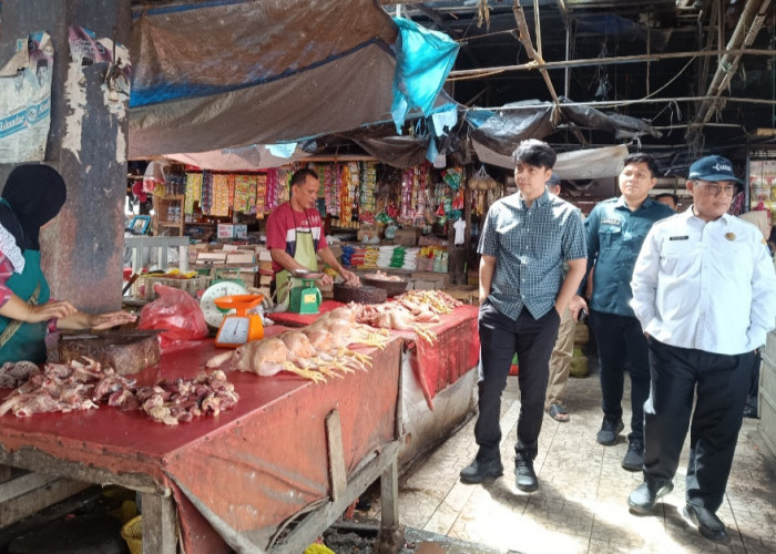 Jelang Puasa Komoditi Pangan Merangkak Naik, Daging Ayam di Pasar Kayuagung Rp42. 000/Kg