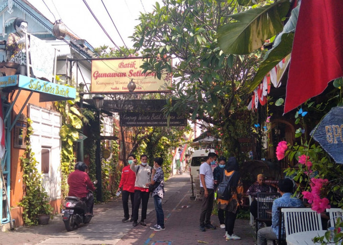 Wisata Belanja dan Belajar di Kampung Batik Kauman, Solo