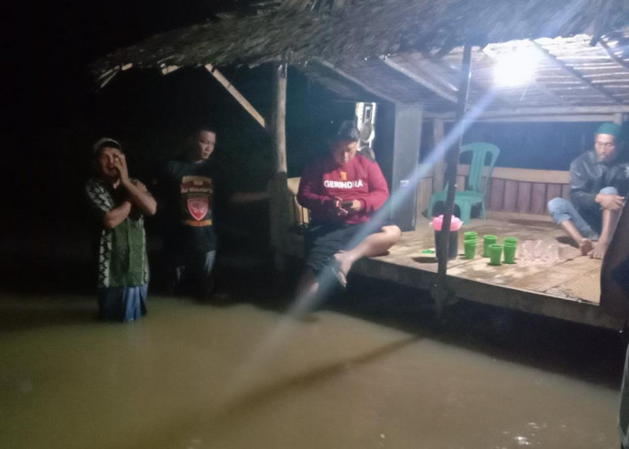 Legislator Partai Gerindra Prabumulih Kunjungi Korban Banjir 