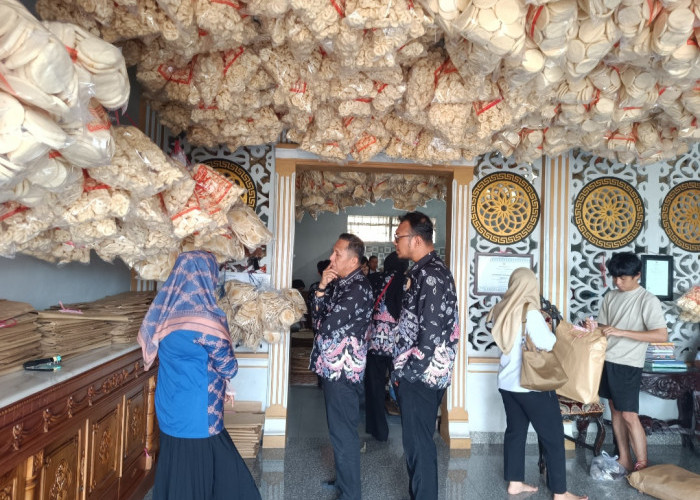 Dinas Perindustrian Kota Bandar Lampung Study Tiru ke UMKM Kerupuk Kemplang Ema Mulyadi Kayuagung