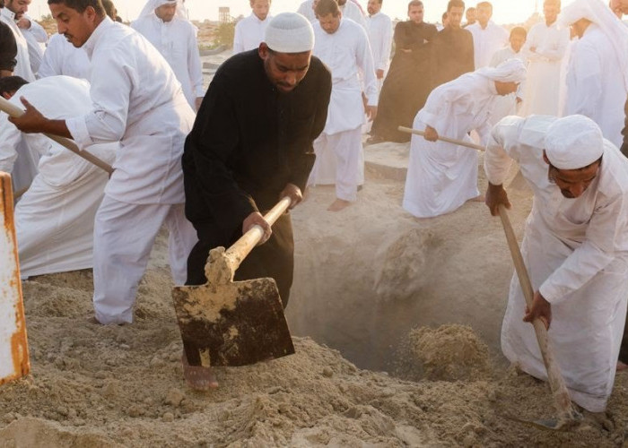 Naudzubillah! Banyak Kuburan di Arab Saudi Keluarkan Api dan Muncul Ular Aneh dari Liang Lahat, Azab Kuburkah?
