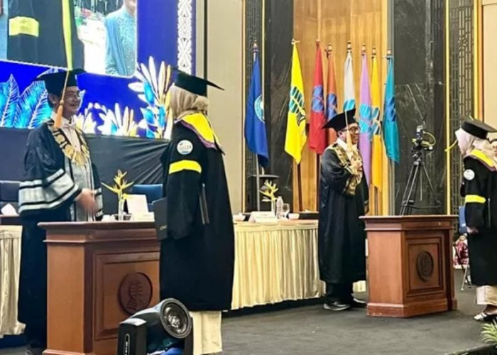 Ribuan Mahasiswa UT Palembang Diwisuda, Cetak Alumni Berkualitas Berintegritas Era Digital