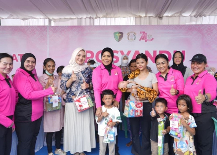 4.000 Paket Sembako Dibagikan Bhayangkari Sumsel, Warga Juga Dapat Layanan Kesehatan