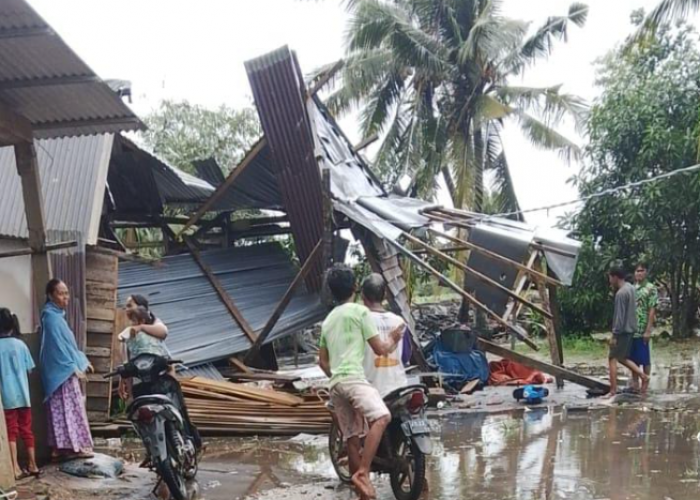 Tiga Desa di Kabupaten Banyuasin Roboh Diterjang Angin Puting Beliung