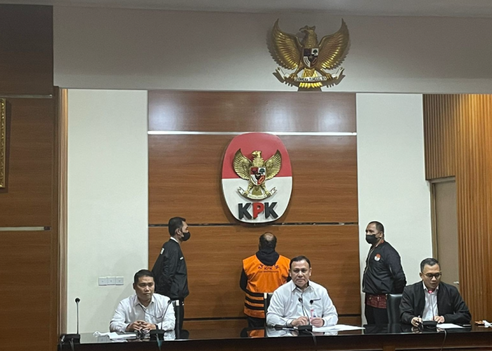 Bupati Mamberamo Tengah Ricky Ham Pagawak Dijebloskan ke Sel Tahanan KPK, Diduga Terima Uang Suap Segini