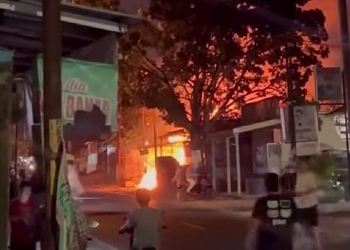 Kebakaran Rumah dan 3 Kios di Sako Palembang, Uang Jutaan dan 2 Unit Motor Ikut Hangus 