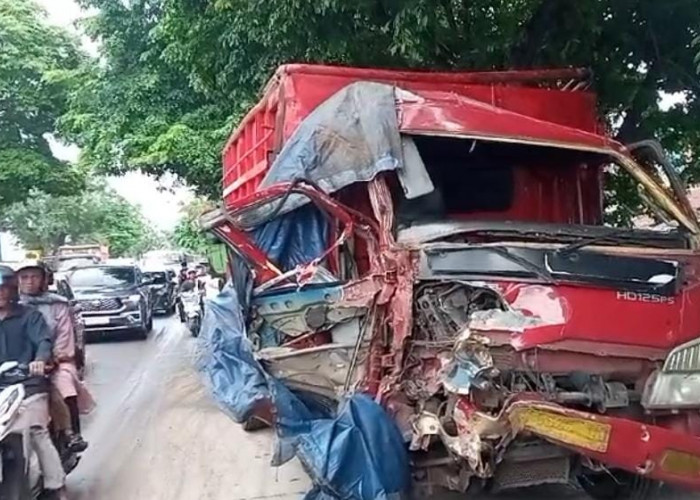 4 Truk Terlibat Kecelakaan Beruntun di Jalan Soekarno-Hatta, Salah Satu Diduga Angkut Minyak Ilegal 