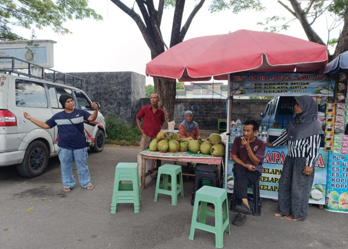 Bakal Dipakai Kegiatan HUT, PKL di Taman Segitiga Emas OKI Dipindahkan Sementara 