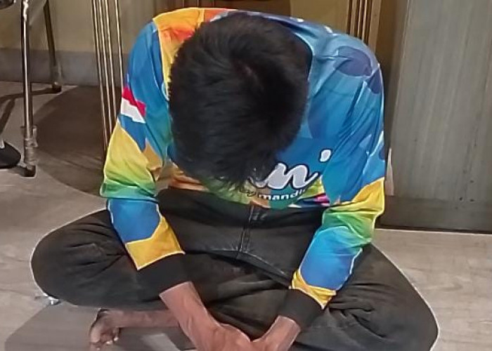 Lampiaskan Hasrat Bejat pada 3 Anak Tetangga, Bujang Tua Dibawa Warga ke Kantor Polisi