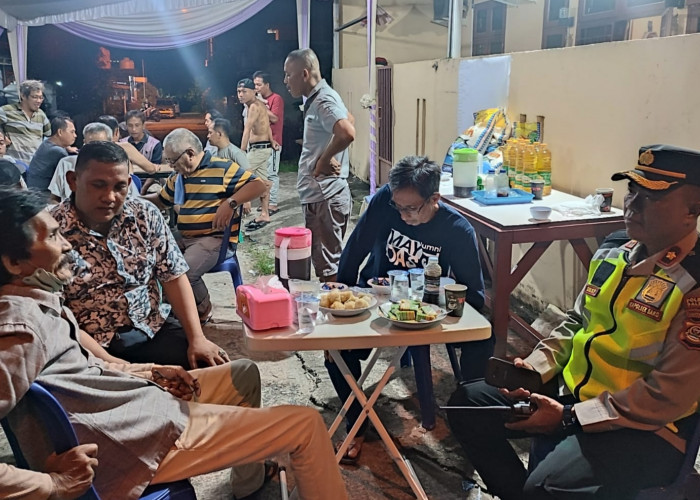 Kapolsek Sako Bersama Personel Sambangi Malam Ngunduh Mantu Wartawan SUMEKS.CO Naba Anwar