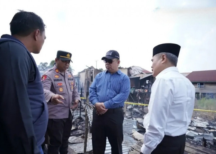 Wabup Ogan Ilir Salurkan Bantuan untuk Korban Kebakaran 6 Rumah di Pemulutan