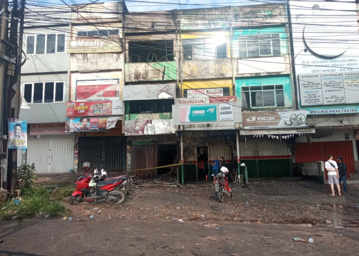 Ruko 3 Lantai di Seberang Pasar Km 5 Hangus Terbakar, Kerugian Mencapai Puluhan Juta Rupiah
