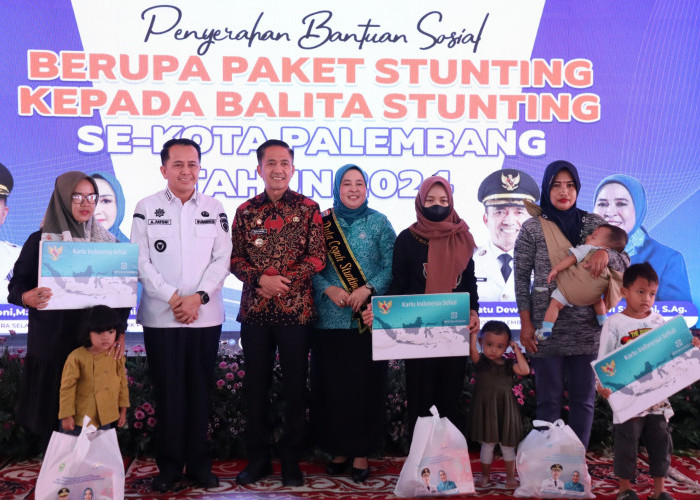 Pj Walikota Ratu Dewa Beri Bantuan Sembako untuk Balita Stunting se-Kota Palembang, Pj Gubernur: Luar Biasa!