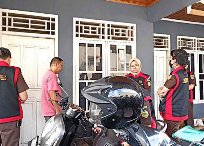 Geledah Rumah Kabid Dinsos Prabumulih 2 Jam, Jaksa Kejari Amankan Banyak Dokumen dan Barang Bukti Elektronik