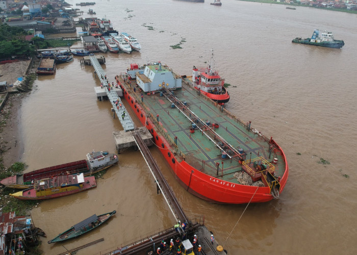 Revitalisasi Jetty untuk Kegiatan Bongkar Muat Curah Cair di Pelabuhan Boom Baru 