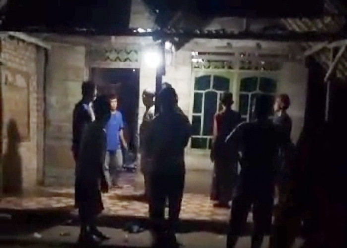 Oknum Kades di Kecamatan Rambang Kuang Ogan Ilir Digerebek Warga, Diduga Sedang Garap Anak Gadis Orang