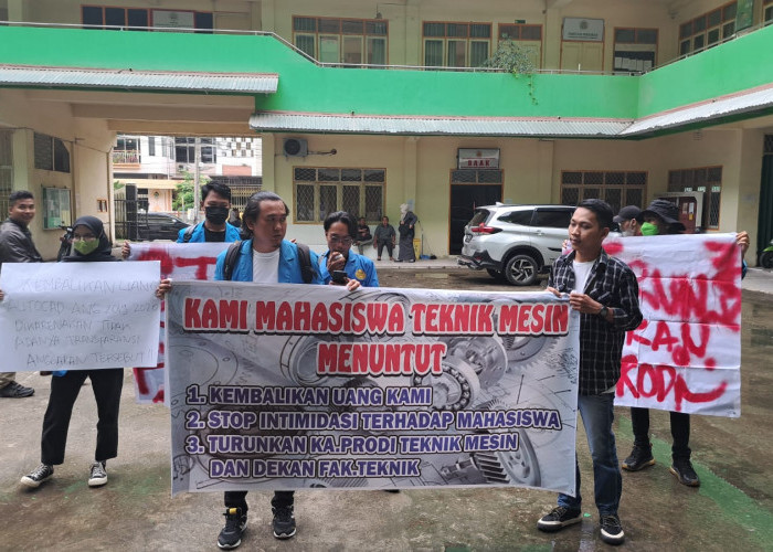 Mahasiswa Universitas Taman Siswa Palembang Gelar Aksi Demo di Kampus, Ini Tuntutannya