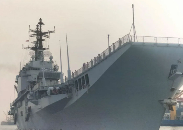 Akhirnya Kapal Induk Pertama Indonesia Sandar di Dermaga 107 Tanjung Priok 