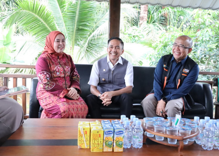 Paket Komplit SE 2026 Dilaunching, Ratu Dewa Jadi Orang Pertama Didata BPS Palembang