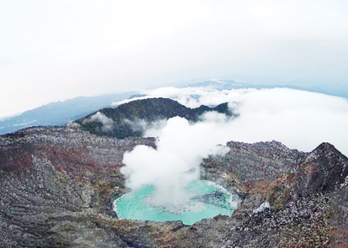 Perdana 2025, Gunung Api Dempo Erupsi, Kolom Abu Setinggi 20 Meter, Diimbau Jauhi Kawah 1 Km