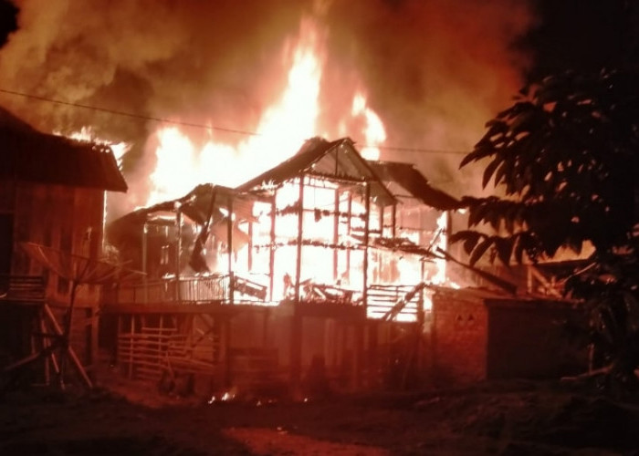 8 Rumah di Empat Lawang Hangus Terbakar Menjelang Subuh, 5 Rusak Berat