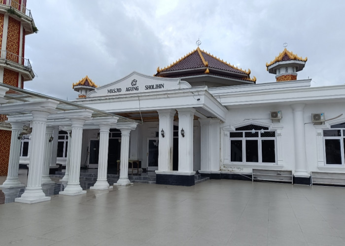 Bupati OKI Solat Ied Idulfitri di Masjid Agung Sholihin Kayuagung