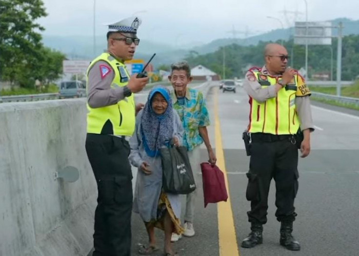 Astaga! Nyinyiran Netizen Bikin Keluarga Pasutri Lansia yang Kesasar di Jalan Tol Cisumdawu Sedih