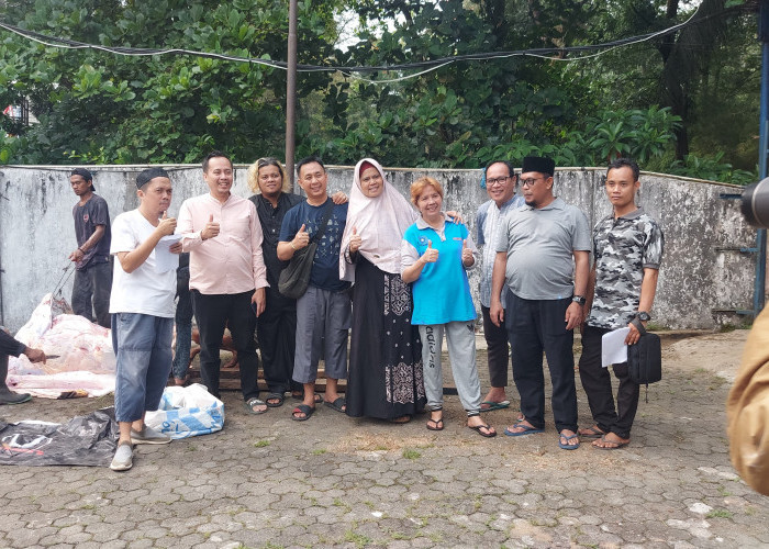 Sumeks Group Sembelih 3 Hewan Kurban dan Bagikan Ratusan Kantong Daging pada Idul Adha 2025