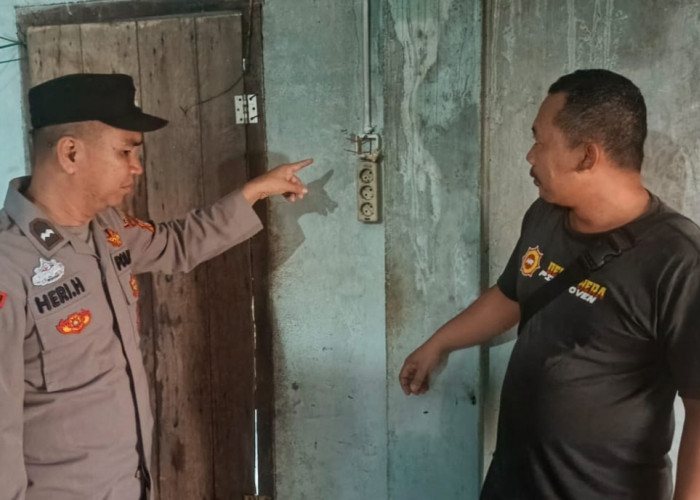 Kebakaran Rumah di Desa Pajar Bulan Ogan Ilir, Personel Polsek Tanjung Batu Cek TKP & Pastikan Tak Ada Korban