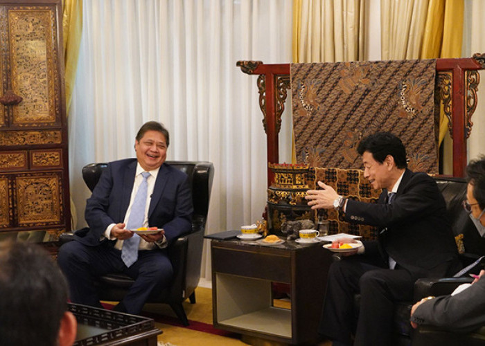 Menko Airlangga dan Menteri METI Jepang Bahas Kerjasama Perdagangan dan Investasi