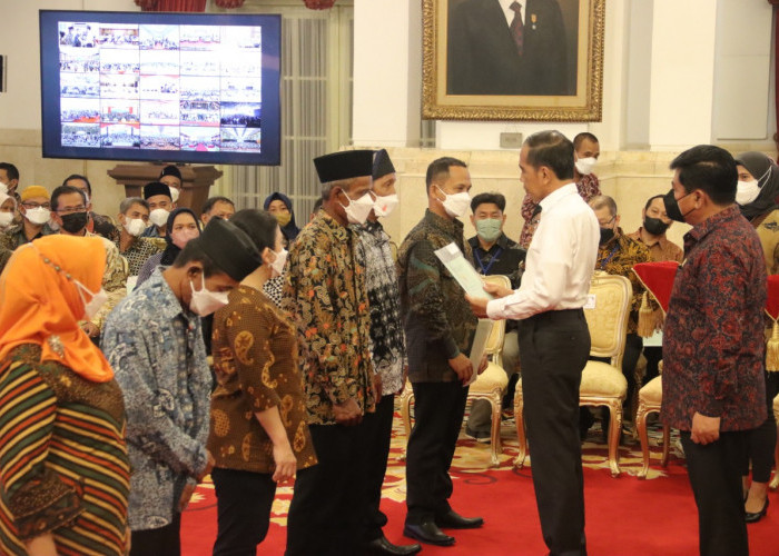 Presiden Jokowi: Kalau Sudah Pegang Sertifikat Semua Rakyat Adem
