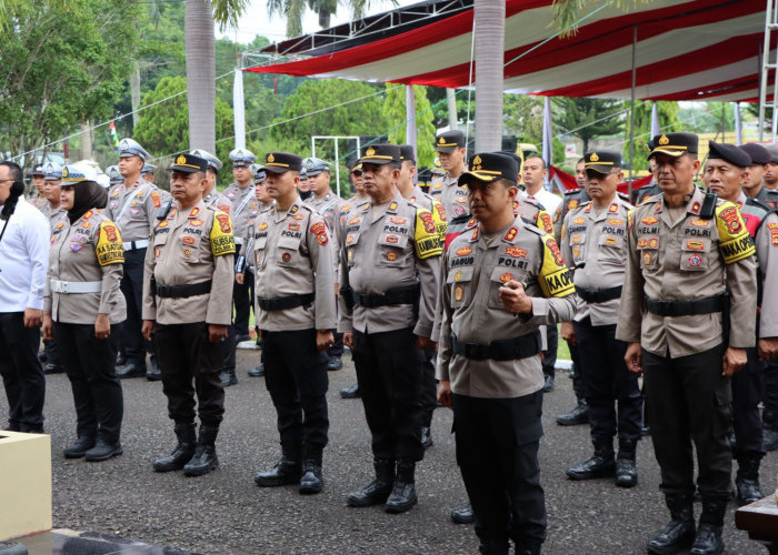 Kapolres Ogan Ilir Pimpin Personel Saksikan Pemberian Penghargaan dan PIN Emas ke Personel Berprestasi