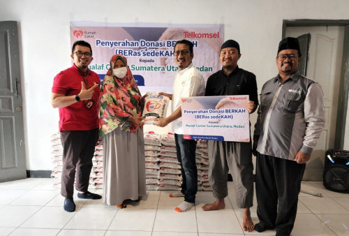Telkomsel Donasi Ribuan Paket Berkah untuk Dhuafa dan Lansia di Sumatera