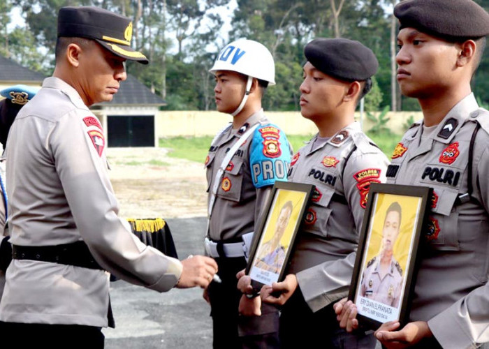Sebelum Pindah Tugas, Kapolres Muratara Coret Foto 4 Oknum Polisi yang Dipecat