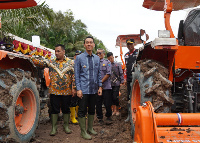 Bupati OKI Serahkan 568 Alsintan untuk Tingkatkan Produktivitas Pertanian dan Dukung Swasembada Pangan