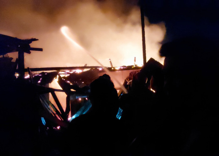 Rumah Kosong yang Ditinggal Penghuni Diduga Jadi Penyebab Kebakaran Saat Azan Magrib