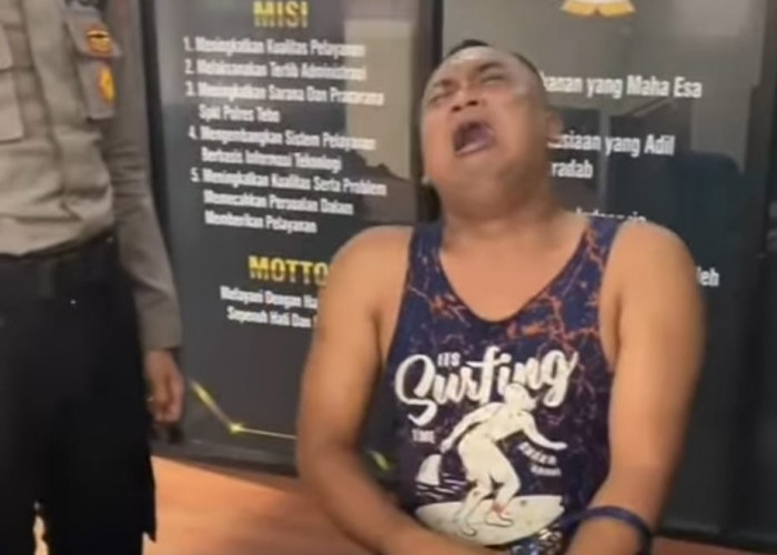Kocak! Pria Bertubuh Kekar Datangi Polres Tebo Sambil Nangis Histeris Gegara Ini, Netizen: Duh Tulang Lunak