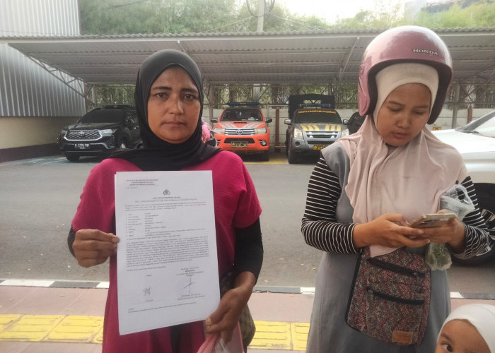 IRT Nangis Kejer Saat Bikin Laporan Polisi, Setahun 2 Kali Hilang Motor! 