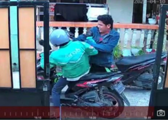 Usai Antar Penumpang, Ojol di Palembang Dipukuli OTD, Videonya Viral, Semoga Pelakunya Cepat Sadar 