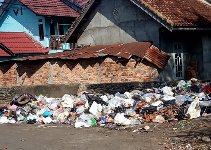 Sampah Berceceran di Permukiman Padat Penduduk, Dinas Terkait Tutup Mata Jika Ada Laporan Dari Warga