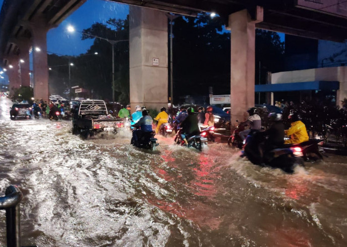 Palembang Banjir Lagi, Kendaraan Mogok, Lalulintas di Sejumlah Titik Macet