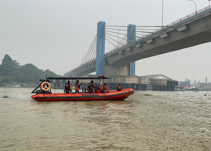 Susul Anak Cari Barang Antik di Sungai Musi, Lansia Dikabarkan Hilang Terjun dari Atas Jembatan Musi IV 