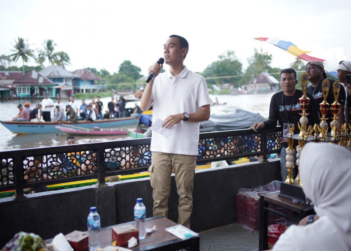 Warga Pedamaran Antusias Saksikan Lomba Kebut Perahu di Sungai Babatan OKI