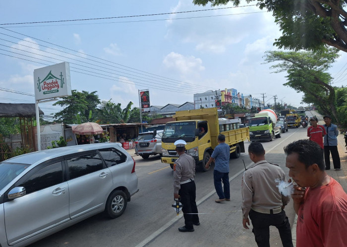 Hendak Mendahului, Motor Vespa Matic Dikendarai Cindy dan Cinta Adu Kambing Tabrak Truk, Seorang Meninggal 