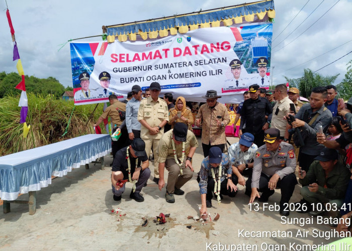 Akses Ekonomi Masyarakat Pasar Baung Kian Terbuka, PT OKI Pulp & Paper Bangun Jalan Beton