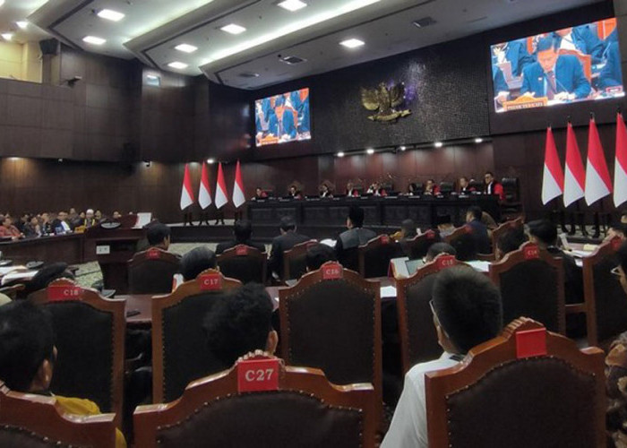MK Gelar Sidang Syarat Pendidikan Gibran Malam ini, Agenda Pembuktian dari Pemohon