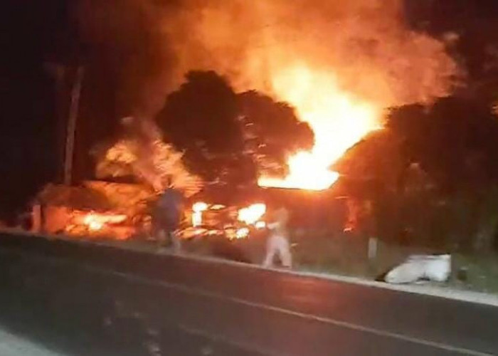 Rumah Hangus Terbakar Saat Tertidur, Maymuna dan Cucunya Lolos dari Kepungan Api