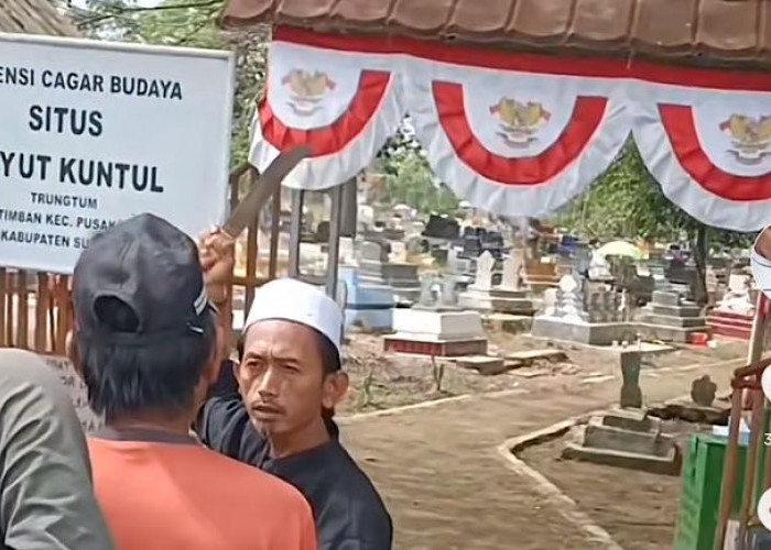Video Viral Jenazah Dibawa Jemaah di Depan Makam Malah Dihadang Golok, Mitos Ditakutkan Ada yang Ikut 