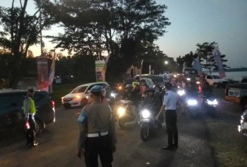 Warga Antusias Nonton Pembukaan FORNAS VI Palembang, Jalanan Macet 
